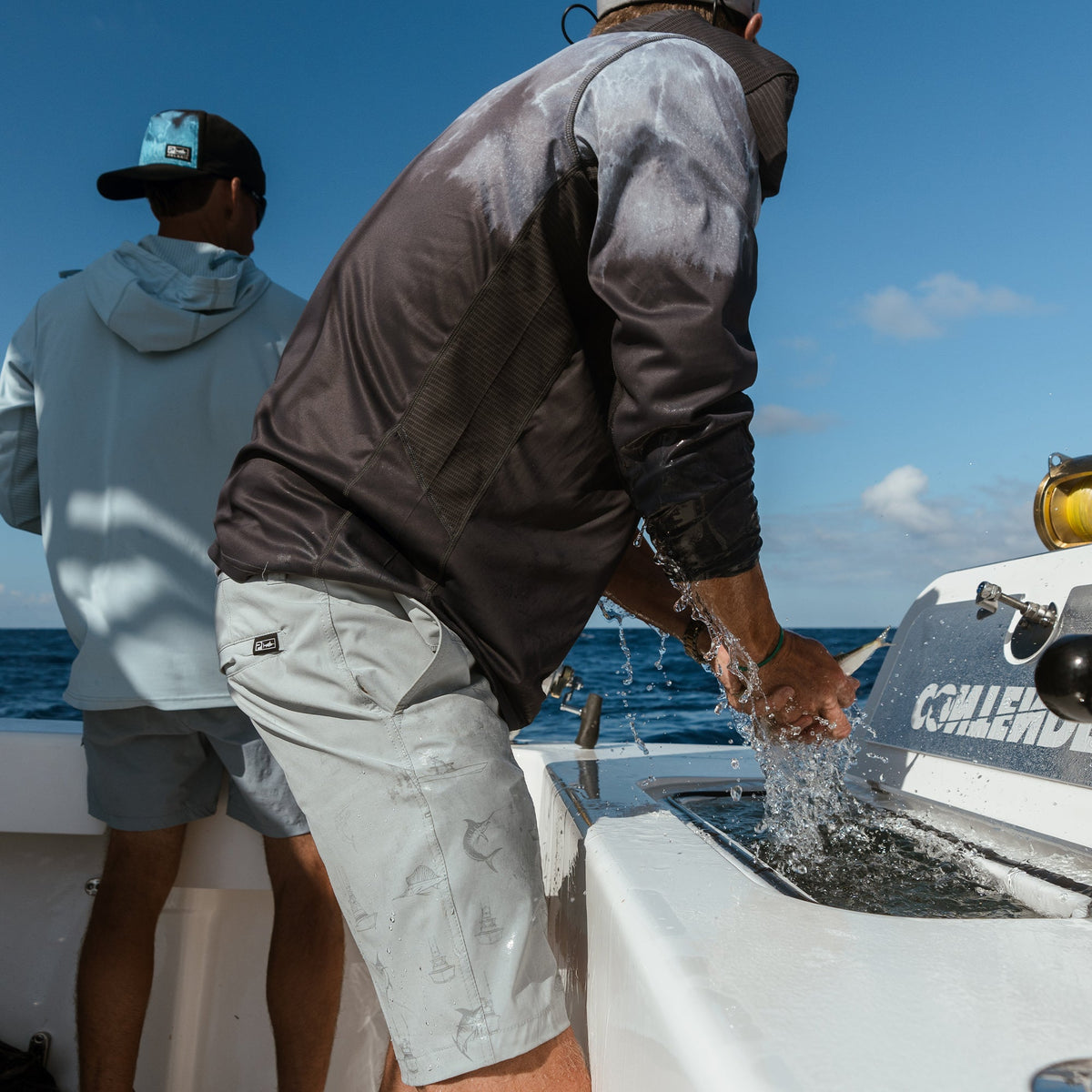 Pelagic Latest / Hybrid Shorts 19" - Mako Deep Sea